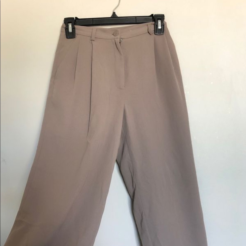 Beige pants!